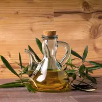 ilustrasi Manfaat Minyak Zaitun untuk Wajah yang Bisa Melembapkan Kulit Kering/Raul Alejandro Ruiz/shutterstock