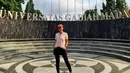 Najwa Shihab kini lagi senang-senangnya menjalani hobi jogging. Biasanya perempuan kelahiran 16 September 1977 jogging di berbagai kota. Salah satu kota yang menjadi favoritnya untuk jogging yakni Jogja. Jogja selalu seru bagi Najwa Shihab. Jogging di kawasan UGM menjadi salah satu trek yang sering dilalui Najwa saat berlari. (Liputan6.com/IG/@najwashihab)