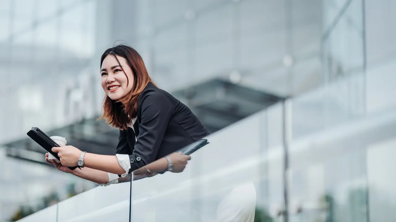 wanita februari pintar
