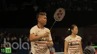 Ganda campuran Indonesia, Praveen Jordan/Debby Susanto, melawan pasangan Denmark, Mathias Christiansen/Sara Thygesen, di Indonesia Open 2017 di JCC, Selasa (13/6/2017). Pasangan Indonesia takluk  21-15, 19-21, 11-21. (Bola.com/M Iqbal Ichsan)