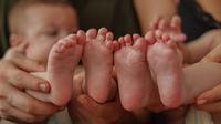 Ilustrasi bayi kembar. (Photo by K&uuml;bra Kuzu from Pexels)