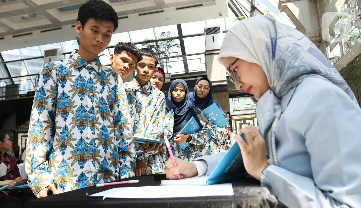 Sebagian keuntungan dari tiap buku terjual juga akan digunakan untuk beasiswa pendidikan vokasi bagi teman-teman disabilitas. (Liputan6.com/Herman Zakharia)