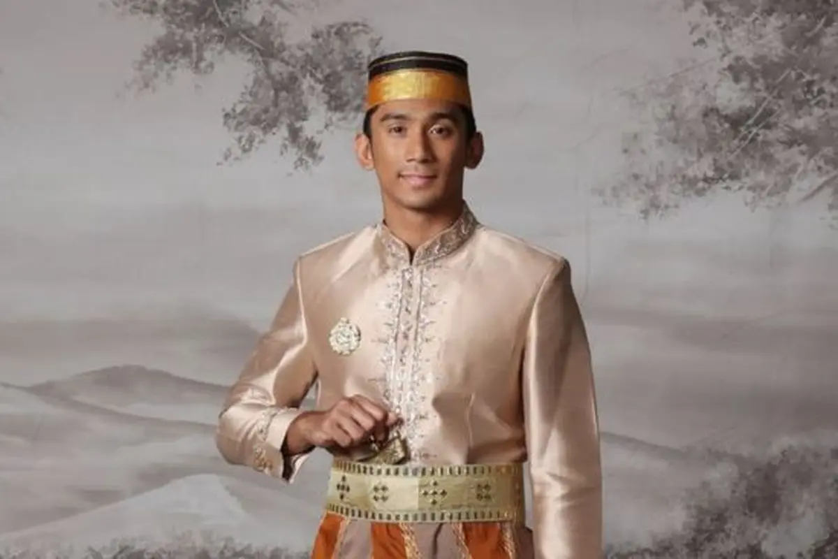 Daffa wardhana kenakan pakaian adat Minang dan Bugis. (credit:instagram.com/marinizumarnisreal/aldiphotoofficial/redberrywedding)