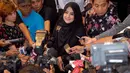 Istri alm.Ustad Jefri Al-buchori saat memberi penjelasan pada sejumlah wartawan. Liputan6.com/Miftahul Hayat)