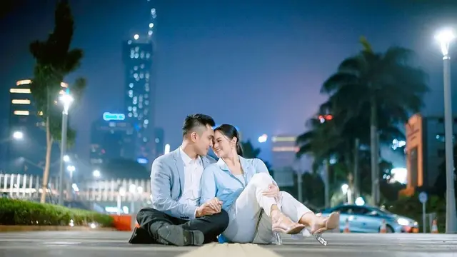 Beri Cincin, Ini 6 Pemotretan Terbaru Lutfi Agizal dan Kekasih Bak Prewedding