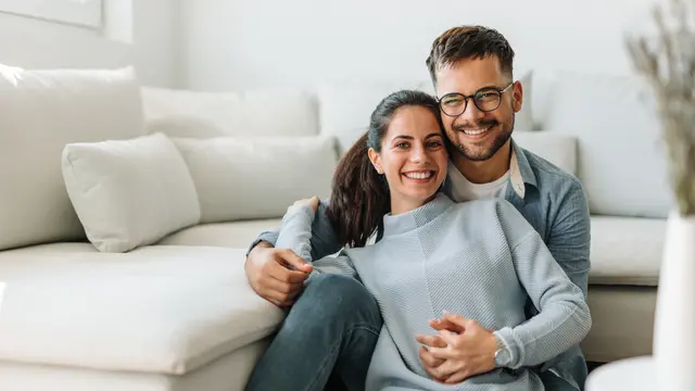 perempuan dan pasangan 8 september berdua