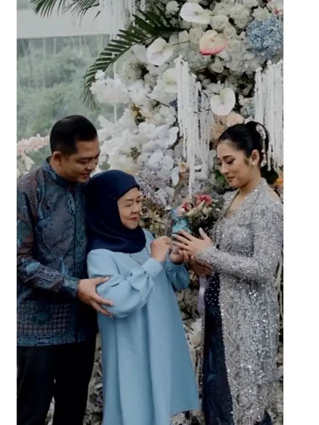 6 Potret Lamaran Ade Govinda dan Indi Arisa, Romantis Digelar Outdoor