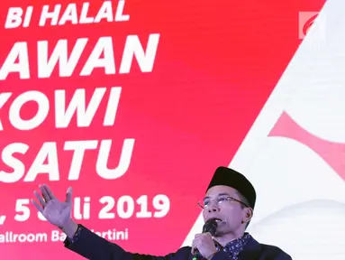 Zainul Majdi atau Tuan Guru Bajang (TGB) saat memberi tausiah pada acara Halal bi Halal Relawan Jokowi Bersatu di Jakarta, Jumat (5/7/2019). Acara tersebut dihadiri ratusan relawan yang tergabung dalam 16 kelompok pendukung Jokowi-Ma’ruf Amin. (Liputan6.com/Helmi Fithriansyah)