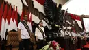 Sejumlah pegawai melakukan gladi resik di Gedung Kura-Kura di Kompleks Parlemen Senayan, Jakarta, Kamis (15/8/2019). Gladi tersebut dilakukan untuk persiapan menjelang pidato presiden dalam rangkaian sidang tahunan MPR, DPR dan DPD 16 Agustus 2019 mendatang. (Liputan6.com/Johan Tallo)