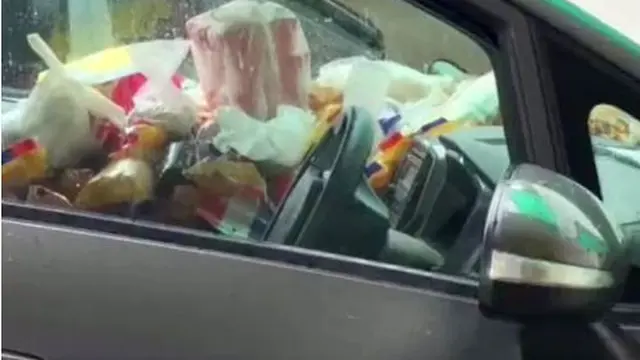Pemilik Terlalu Jorok, Mobil Ini Dipenuhi dengan Banyak Sampah