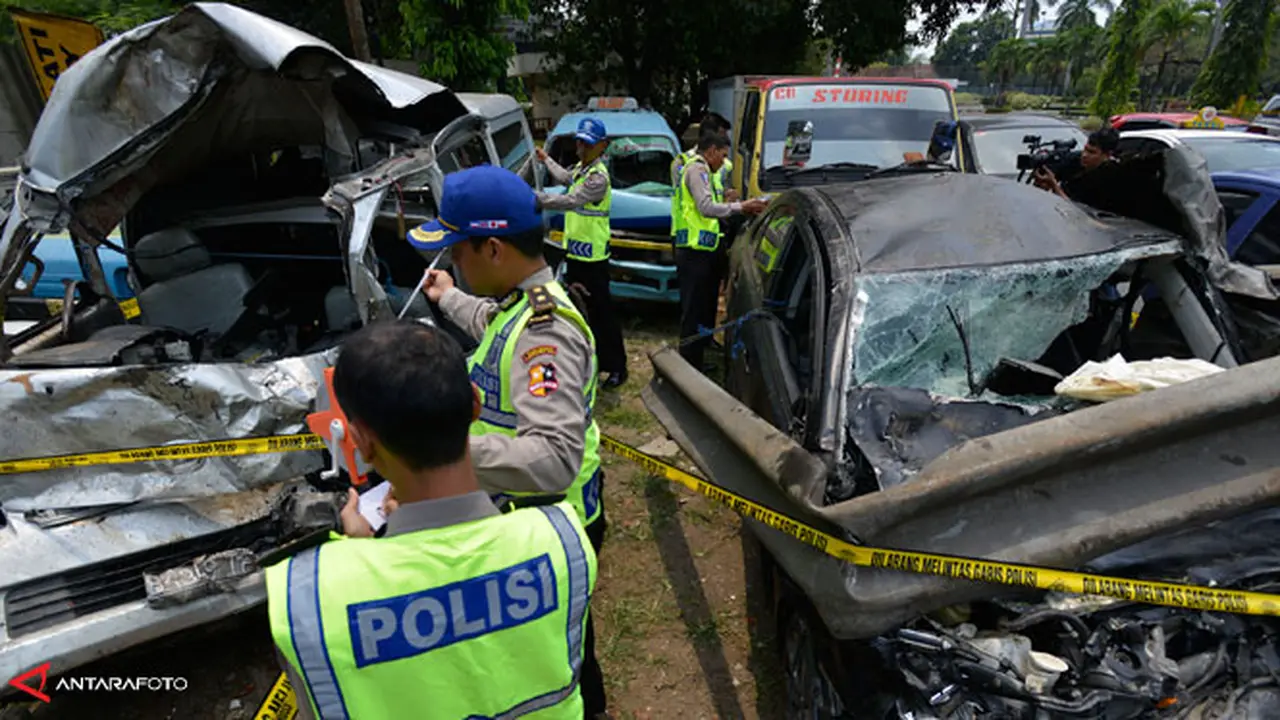 kecelakaan-dul-130909b.jpg