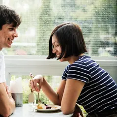 Temukan tips ampuh agar terhindar di ghosting gebetan saat PDKT hanya di sini tempatnya! (Sumber: Freepik/rawpixel.com).