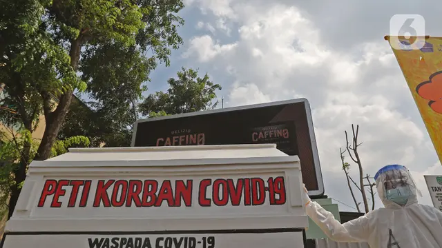 FOTO: Seni Instalasi Ingatkan Warga Waspada COVID-19