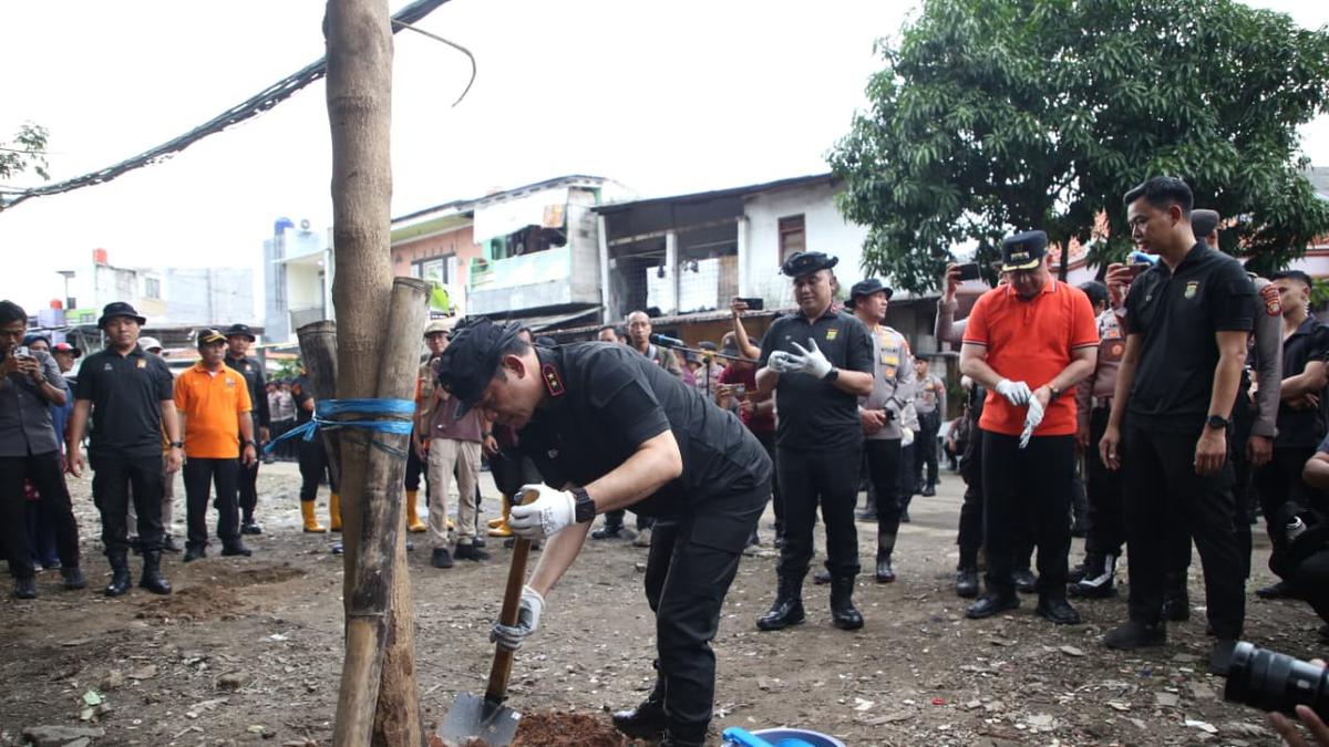 Polda Metro Jaya Giatkan Kerja Bakti BANG JASRI, Kebersihan Jalan Kunci Keselamatan Lalu Lintas