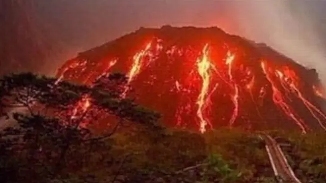 [VIDEO] `Kemelut` di Kawah Gunung Kelud