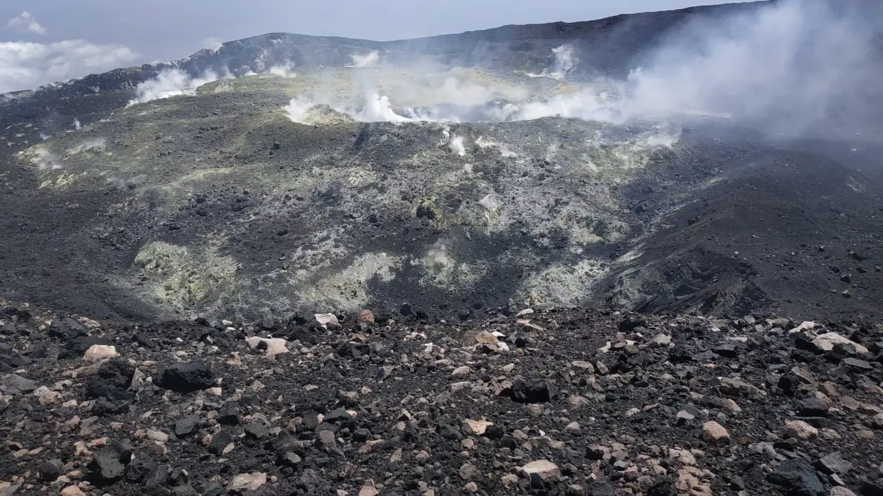 Penampakan Kawah Gunung Slamet, Jumat (9/8/2019) pukul 12.00 WIB. (Foto: Liputan6.com/Perhutani/Muhamad Ridlo)