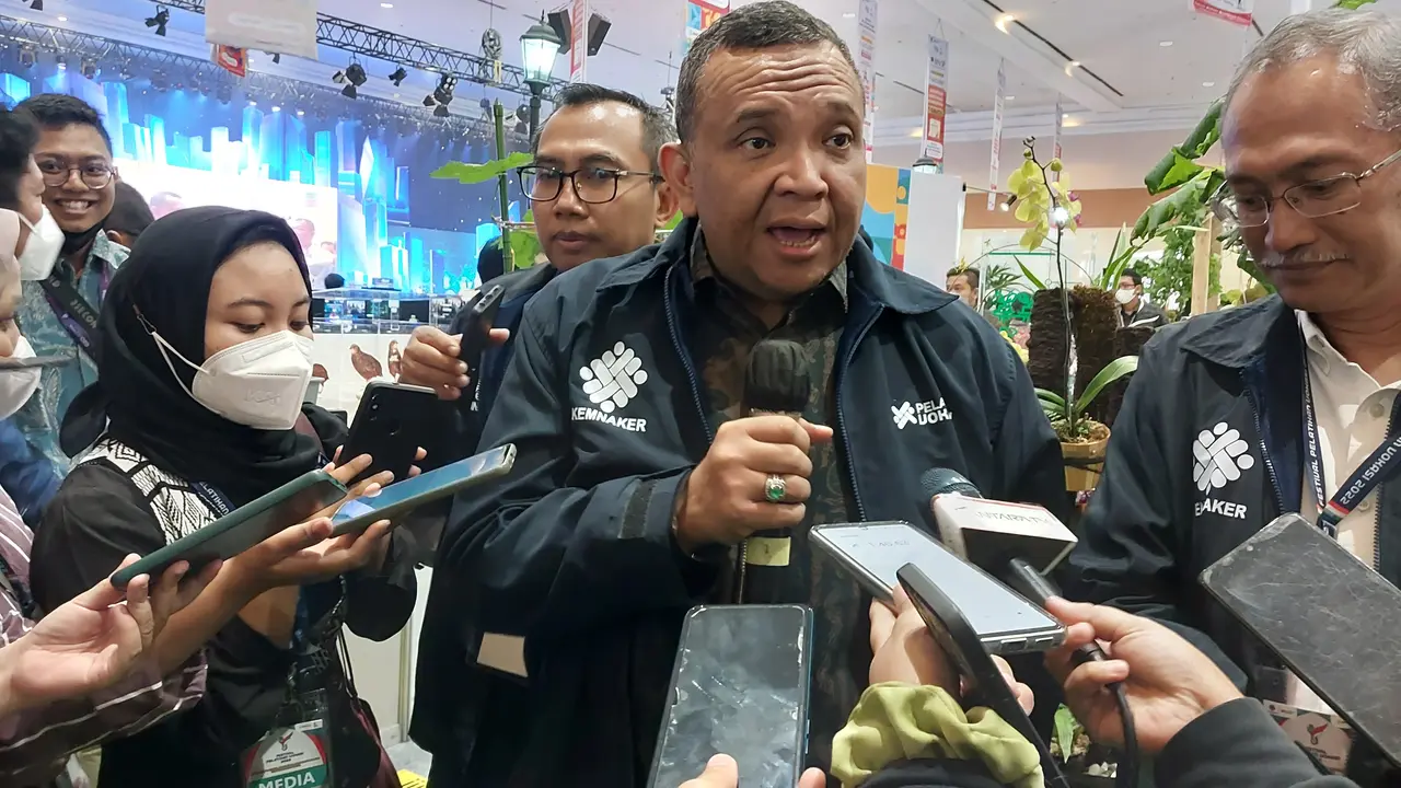 Wakil Menteri Ketenagakerjaan Afriansyah Noor menjelaskan mengenai besaran upah minimum 2023 di Jakarta Convention Center, Senayan, Jumat (28/10/2022).