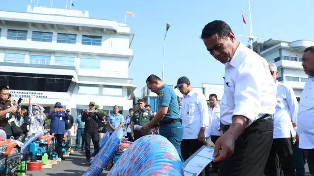 Mentan Amran Bersama Wakasal Lepas Brigade Alsintan