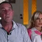 Murray, pria asal Queensland, Australia, setelah bercerai tiga kali mengaku menemukan cinta sejati dengan Noni, boneka seks disampingnya.