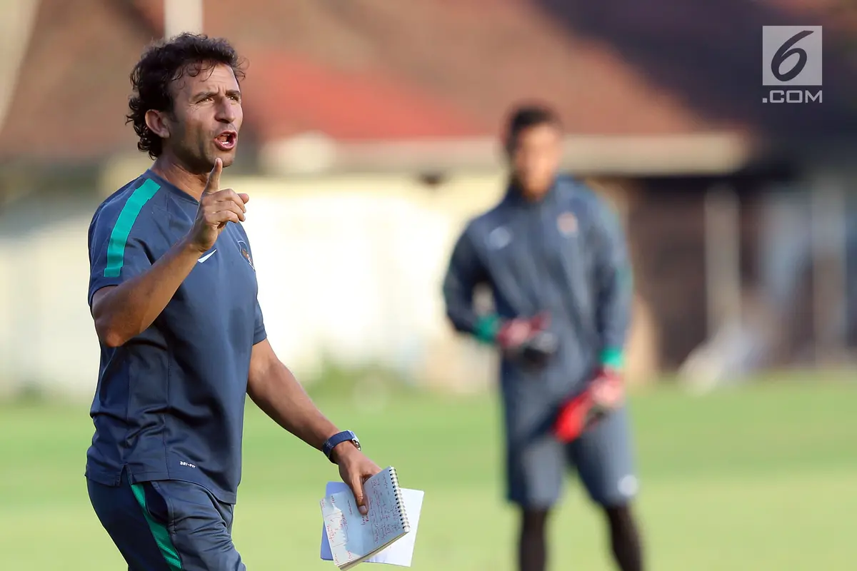  Luis Milla