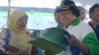 Menteri LHK Siti Nurbaya saat kegiatan Aksi Hijau Nusantara di  Bogor (Achmad Sudarno/Liputan6.com)