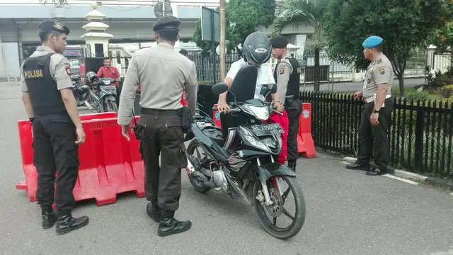 Mapolda Sumsel Dikawal Polisi Berompi Antipeluru Pasca Bom Surabaya