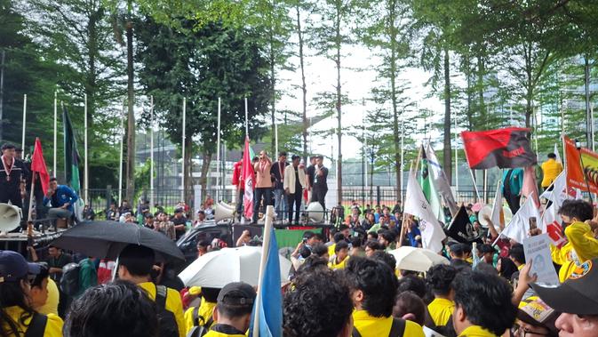Mahasiswa Demo Hardiknas di Depan kantor Kemdiktisaintek, Bawa Persoalan Pendidikan