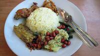 12 Rekomendasi Tempat Makan Nasi Campur Enak di Bali, Nikmati Citarasa Otentik