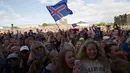 Suasana alun-alun kota  yang dipenuhi fans Islandia saat menyambut kedatangan tim usai berlaga pada Piala Eropa 2016 di Reykjavik, Islandia, (4/7/2016). (REUTERS/Geirix)
