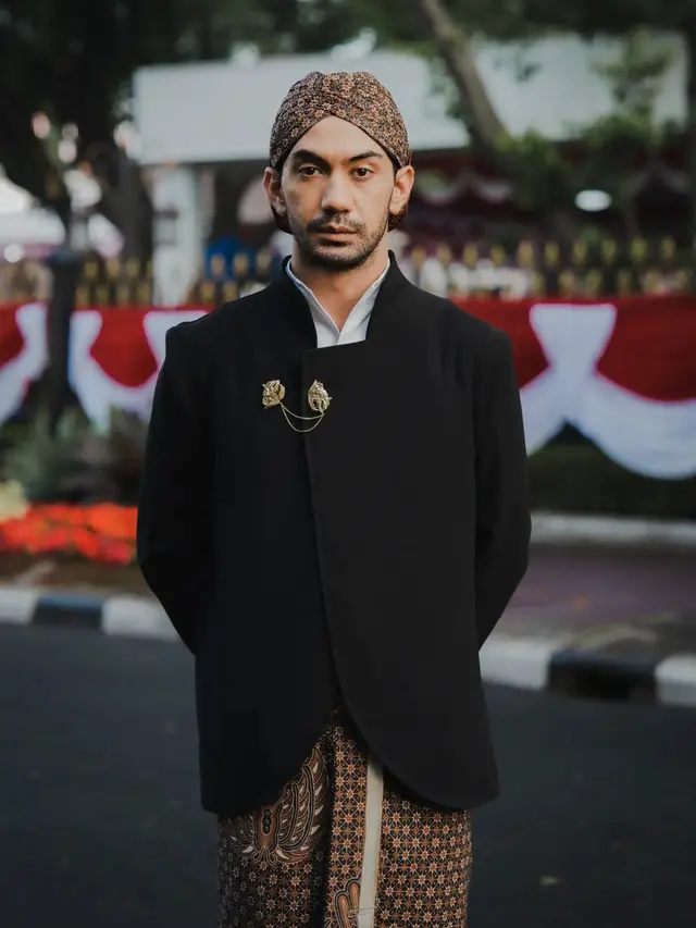 6 Potret Artis Ikut Rayakan HUT RI ke-77 di Istana Negara, Reza Rahadian Curi Perhatian