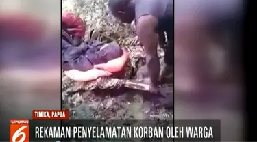 Dua warga Yigi Endis Tabuni dan Ekira Lokbere berjuang bertaruh nyawa menyusuri hutan di daerah distrik selama tiga hari sebelum akhirnya tiba di Pos Distrik Mbua.