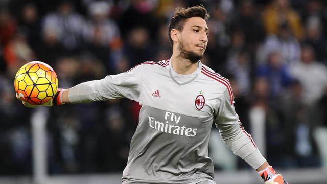 Video aksi penyelamatan terbaik yang dilakukan oleh Gianluigi Donnarumma, kiper AC Milan berusia 16 tahun. Ia memiliki statistik melakukan penyelamatan dengan rataan 2,8 tiap laga.
