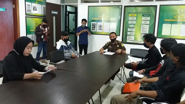 Kasi Penkum Kejati Sulsel, Idil menerangkan perkembangan penyelidikan kasus peralihan Hutan Mapongka, Kabupaten Tana Toraja (Liputan6.com/ Eka Hakim)