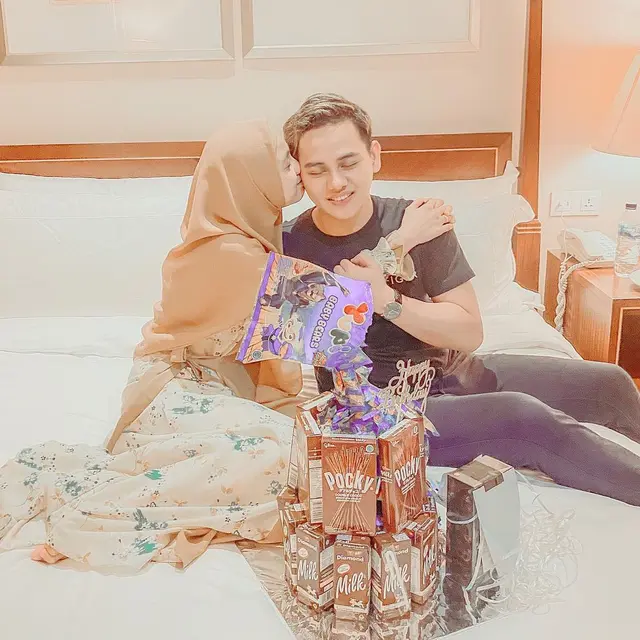 Hamil Anak Pertama, Ini 6 Potret Manis Asri Kasura Ipar Dinda Hauw dan Suami