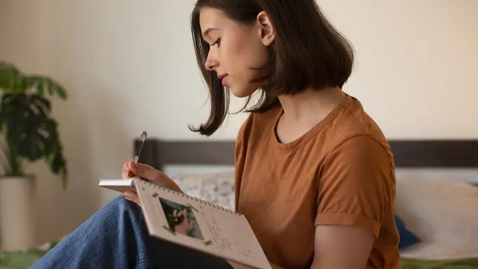 5 Ritual Harian yang Bikin Perempuan Lebih Bahagia dari Dalam - 1