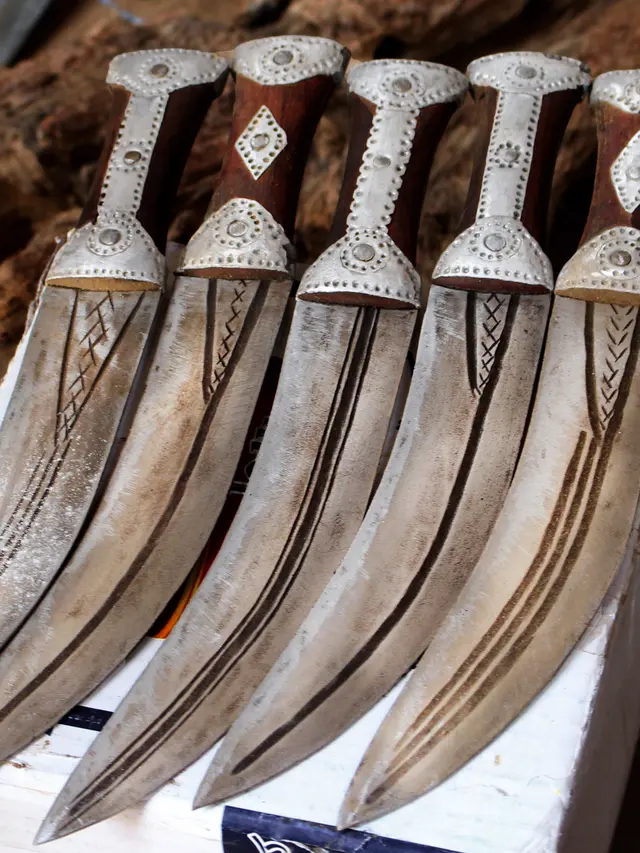 Besi Serpihan Rudal Saudi