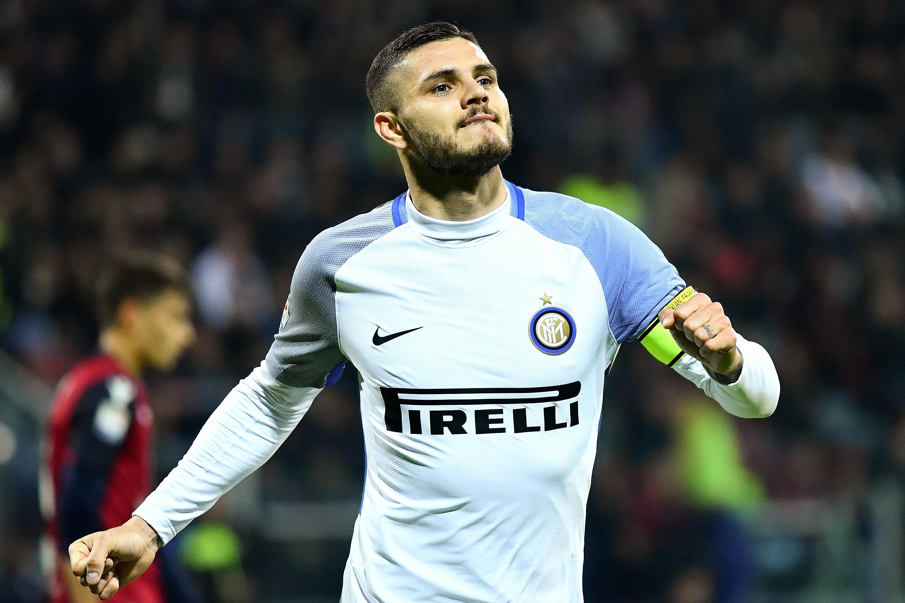 Striker Inter Milan, Mauro Icardi, melakukan selebrasi setelah membobol gawang Cagliari pada laga Serie A, di Stadio Sant'Elia, Minggu (26/11/2017) dini hari WIB. (AFP/Alberto Pizzoli)