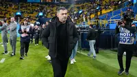 Juru taktik anyar AC Milan, Sergio Conceicao, tak segan menunjukkan jati diri sebagai pelatih yang galak. Pria asal Portugal itu sempat memarahi para pemain AC Milan di ruang ganti. Alhasil pemain Rossoneri berhasil comeback atas Juventus dan mengunci kemenangan dengan skor 2-1. (AP Photo/Altaf Qadri)