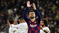 Kejutan datang dari bek gaek Gerard Pique. Pemain 35 tahun itu secara mendadak memutuskan untuk meninggalkan Barcelona sekaligus pensiun sebagai pesepakbola profesional. Pengumuman mengejutkan ini disampaikan Pique lewat sebuah video emosional yang ia unggah di akun media sosial pribadinya pada Jumat (4/11/2022) dini hari WIB. (AFP/Javier Soriano)