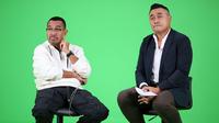 Exco PSSI, Arya Sinulingga (kiri)&nbsp;bersama pembawa acara Rendra Soedjono saat acara Ngobrol Seru BRI Liga 1 di KLY Office, Menteng, Jakarta, Kamis (01/06/2023). (Bola.com/Bagaskara Lazuardi)