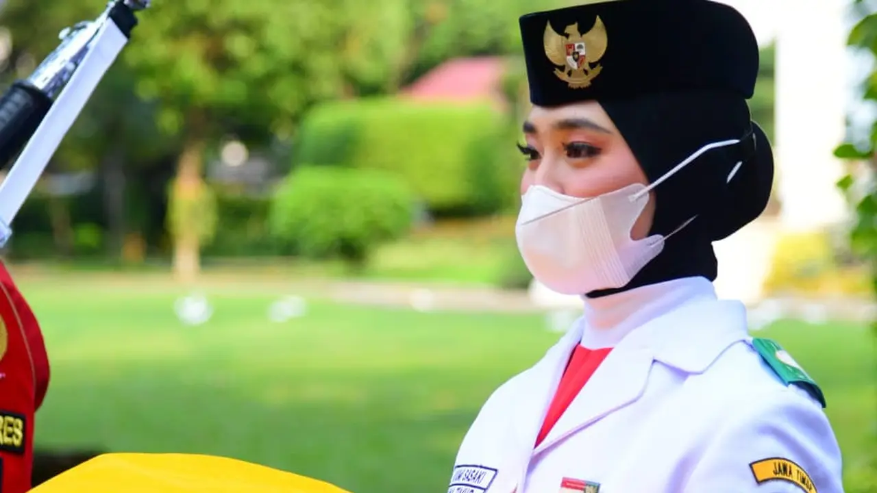 Paskibraka Tim Pancasila Sakti bertugas dalam Upacara Penurunan Bendera Negara Sang Merah Putih di halaman Istana Merdeka, Rabu (17/8/2022) sore. Ayumi Putri Sasaki terpilih sebagai pembawa bendera Merah Putih saat nanti diturunkan (Istimewa)