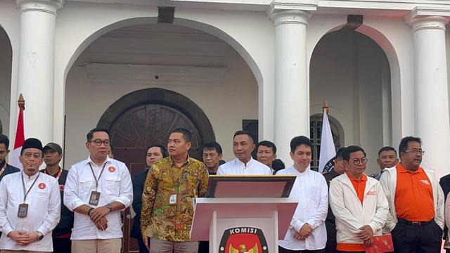 Tiga pasangan calon gubernur (cagub) dan wakil gubernur (cawagub) DKI Jakarta resmi mendeklarasikan kampanye damai di Kota Tua, Jakarta, Selasa (24/9/2024). (Liputan6.com/Winda Nelfira)