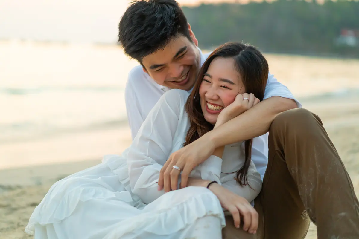 perempuan dan pasangan 3 mei