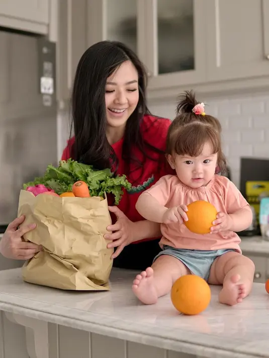 Meskipun lelah, namun pemain 'Cinta Cenat Cenut 3' ini sangat bersyukur karena bisa melihat anaknya tumbuh secara langsung. Semua lelah dan penat yang ia rasakan seakan sirna saat menyaksikan kecerdasan buah hatinya itu.(Liputan6.com/IG/@frandaaa87)