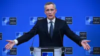 Sekretaris Jenderal NATO Jens Stoltenberg memberi isyarat setelah pertemuan luar biasa para menteri luar negeri NATO mengenai ketegangan Rusia-Ukraina, 7 Januari 2022. (AFP)