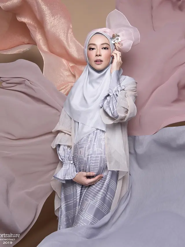 Lahirkan Anak Pertama, Ini 6 Potret Perjalanan Kehamilan Lindswell Kwok