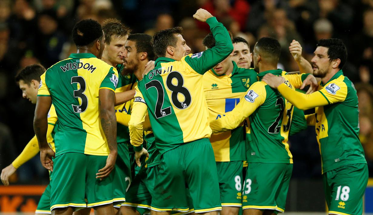 Pemain Norwich City, Lewis Grabban, merayakan gol yang dicetaknya ke gawang Arsenal mencetak gol ke gawang Arsenal dalam lanjutan Liga Inggris di Stadion Carrow Road, Minggu (29/11/2015) malam WIB. (Action Images via Reuters/Andrew Boyers)