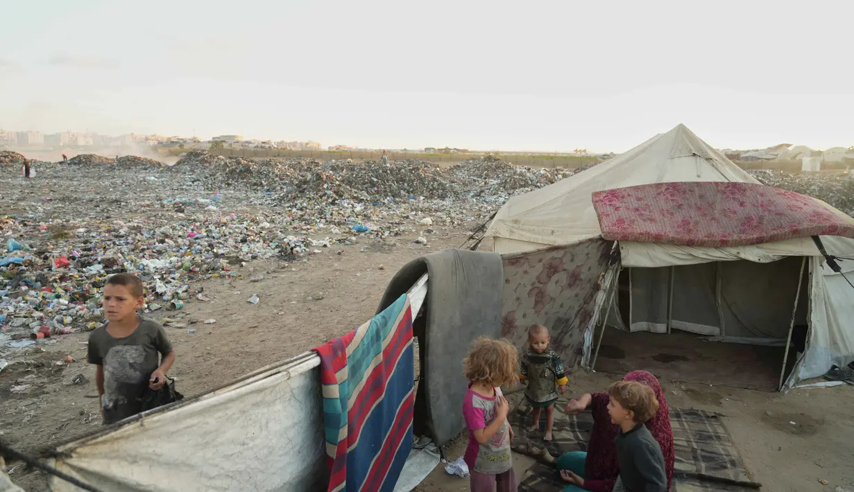 Sebelumnya diketahui, sejak 2 Maret 2025, mencegah masuknya makanan, obat-obatan, dan bantuan kemanusiaan, Israel menutup semua penyeberangan ke Gaza. (AP Photo/Jehad Alshrafi)