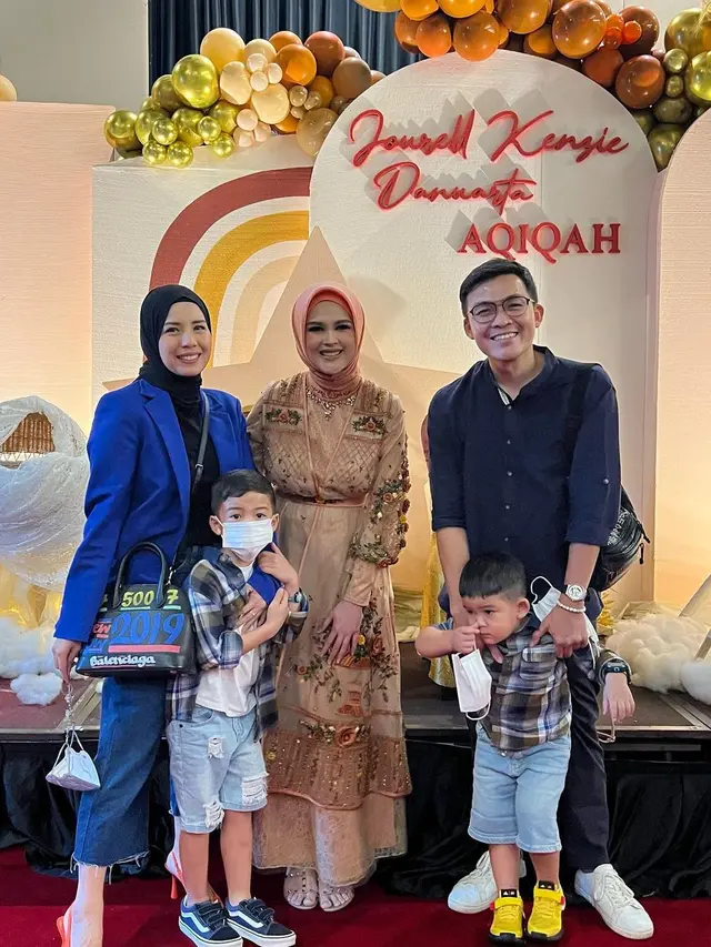 Cut Meyriska dan Roger Danuarta mengadakan akikah untuk anak kedua mereka, Jourell Kenzie Danuarta (Foto: Instagram @tya_ariestya)