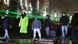 Keputusan pemerintah Georgia untuk menangguhkan negosiasi terkait bergabung negara tersebut dengan Uni Eropa memicu aksi unjuk rasa di Tbilisi sejak Sabtu (30/11/2024) malam. (Giorgi ARJEVANIDZE/AFP)